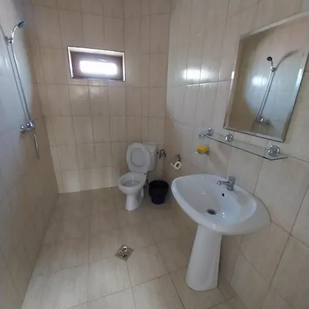 Lucian Gazde/Camere de închiriat Costineşti