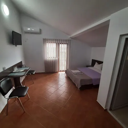 Vila Lucian Homestay *