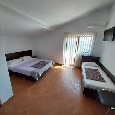 Homestay Vila Lucian